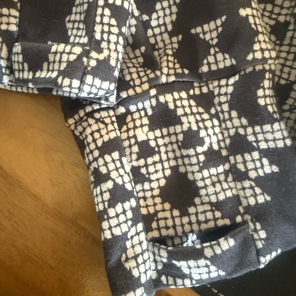 Geometric Patterned Sweatshirt - Picture 6 of 6